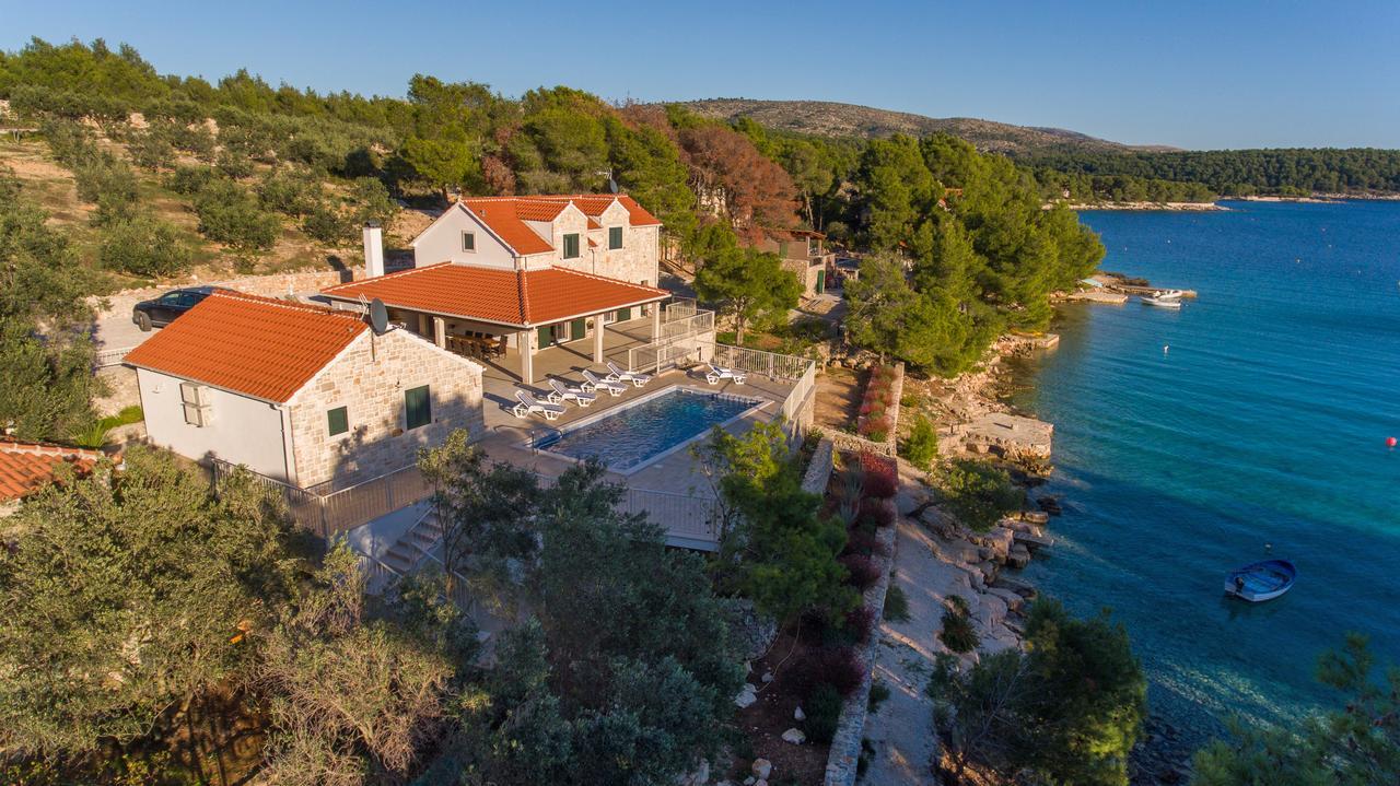 Luxury Villa Kate On Sea With Heated Pool Милна Екстер'єр фото