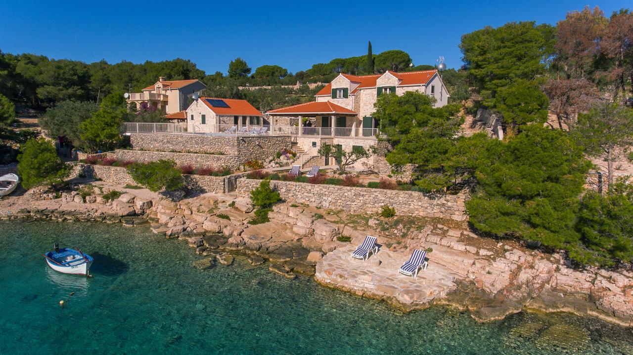 Luxury Villa Kate On Sea With Heated Pool Милна Екстер'єр фото
